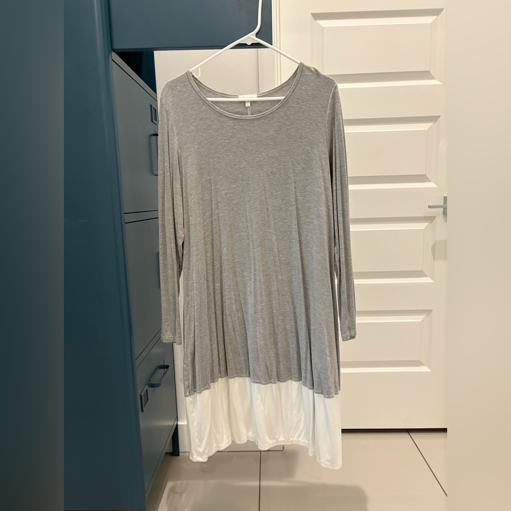 Heartstring Long Sleeve Bubble Dress
Size Grey/White Size Large